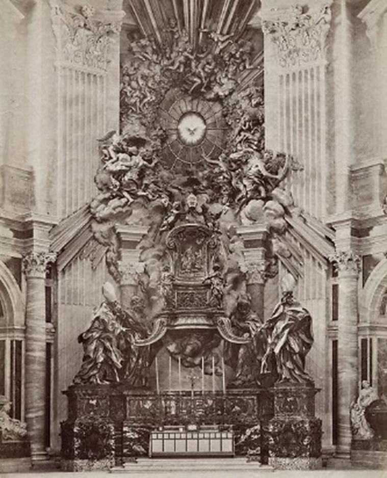 Cattedra di san Pietro del Bernini, l'altare