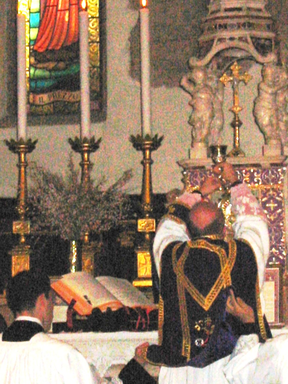Don Roberto Spataro sdb dice la messa tridentina alla rettoria di S. Toscana, Verona
